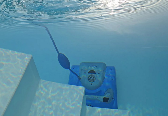 Garder sa piscine toujours propre grâce aux robots de piscines