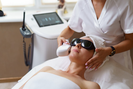 Impact majeur des lasers pulsés sur la médecine esthétique