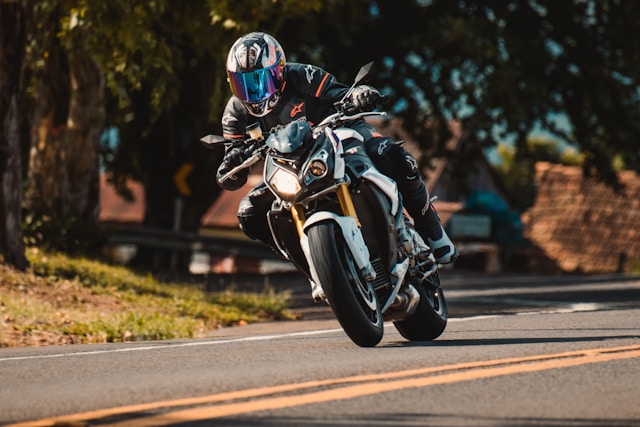 Les essentiels pour assurer votre sécurité en moto sportive